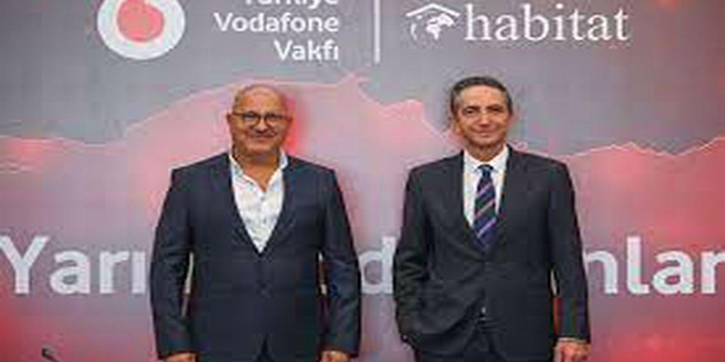Adıyaman’da “Yarını Kodlayanlar Sosyal Hayata Destek” projesi başlıyor 65 Türkiye Vodafone Vakfı ve Habitat Derneği’nin işbirliğinin katkılarıyla yürütülen “Yarını Kodlayanlar” programı içeriğinde afet bölgesindeki çocukların eğitimine katkıda bulunmak için yeni bir proje başlatıldı.