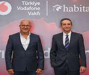 Türkiye Vodafone Vakfı ve Habitat Derneği’nin işbirliğinin katkılarıyla yürütülen “Yarını Kodlayanlar” programı içeriğinde afet bölgesindeki çocukların eğitimine katkıda bulunmak için yeni bir proje başlatıldı.