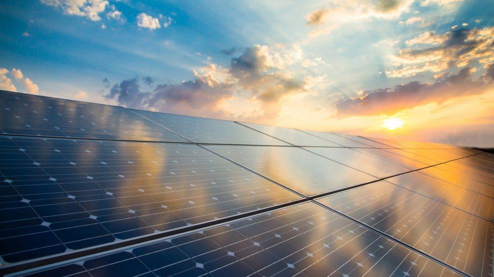 Çin, Çölde Dev Güneş Enerjisi Tesisi Kurarak Yenilenebilir Enerji Yatırımı Yapıyor 65