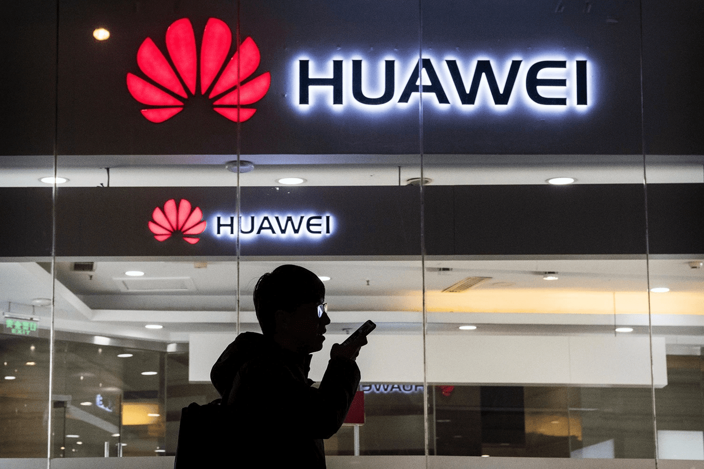 Huawei, MWC 2023'te katılımcılara takip cihazı takmakla suçlandı 66 huawei5