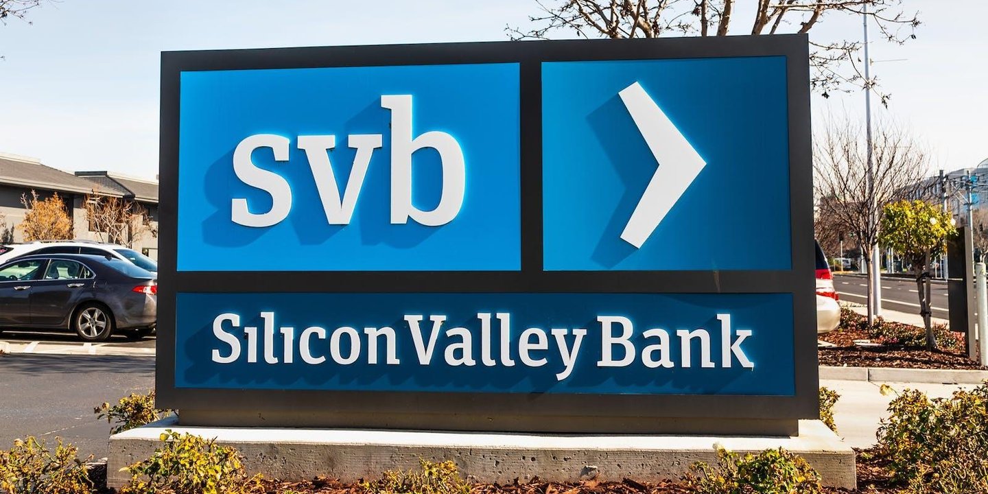 Hisselerinde düşüş yaşayan Silicon Valley Bank, para gönderim işlemlerinde sorun yaşıyor 1 Hisselerinde düşüş yaşayan Silikon Valley Bank, para gönderim işlemlerinde sorun yaşıyor