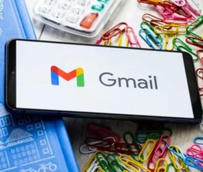 Mavi onay rozetleri Gmail tarafına da geliyor