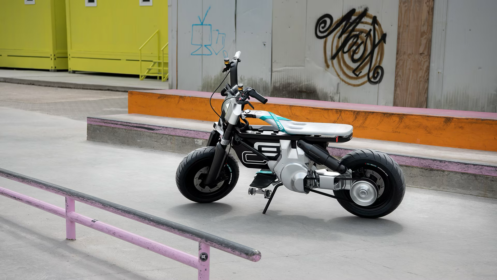BMW, CE 02 elektrikli scooter modeliyle şehir içi ulaşım alanında ilerliyor 66 BMW’nin CE 02 elektrikli scooter’ı şehir içi ulaşım alanında ilerliyor