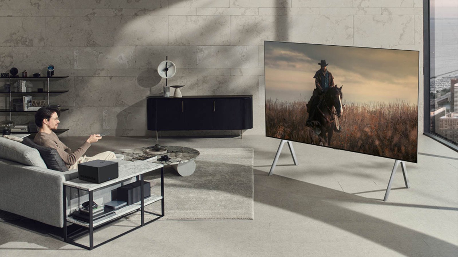 LG, ilk kablosuz OLED TV'sini tanıttı 66 LG Signature OLED M