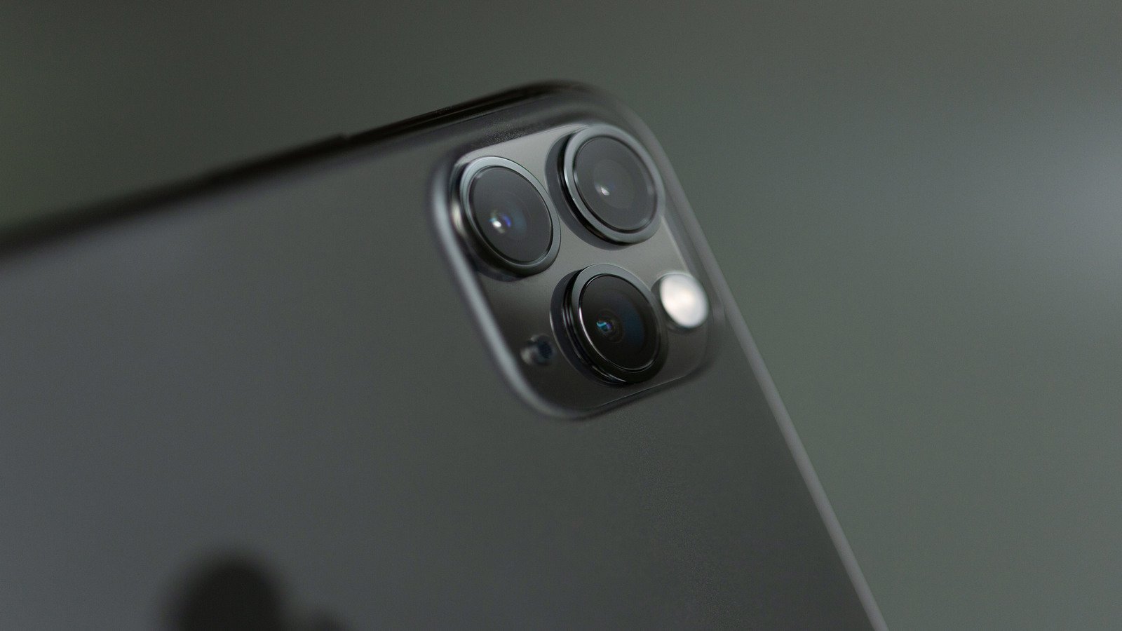 iPhone 15 Pro Max kamera kısıtı 