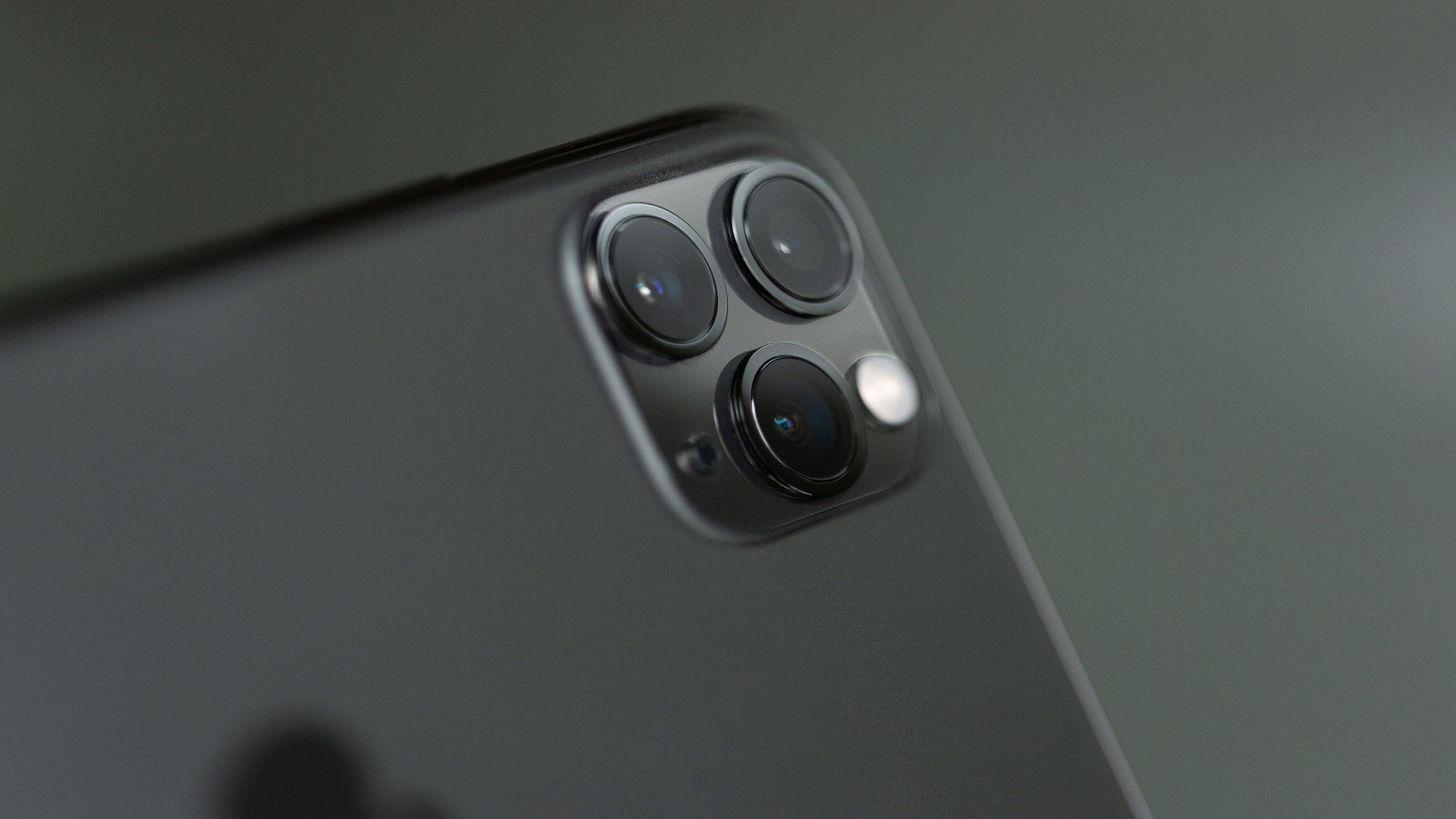 iPhone 15 Pro Max Modelinin Kamerası Neden 5x İle Kısıtlandı? 2 iPhone 15 Pro Max kamera kısıtı