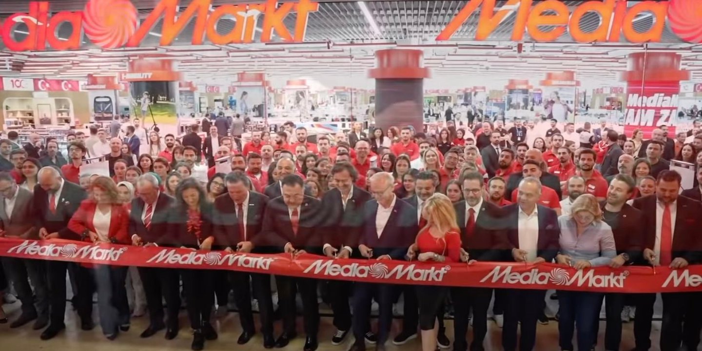 Türkiye'nin ilk konsept mağazası Media Markt eşliğinde Tech Arena'da açıldı 1 Türkiye'nin ilk konsept mağazası Media Markt eşliğinde Tech Arena'da açıldı