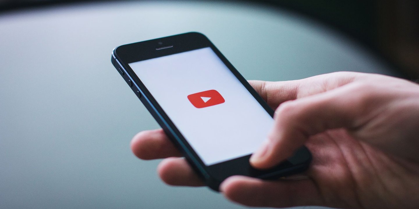 YouTube Music, Yapay Zeka ile Çalma Listesi Kapaklarına Yenilik Getiriyor 65 YouTube Music kullanıcılarının müzik deneyimini özelleştirmelerine ve müzik listelerini daha ilgi çekici hale getirmelerine yardımcı olmayı hedefliyor.