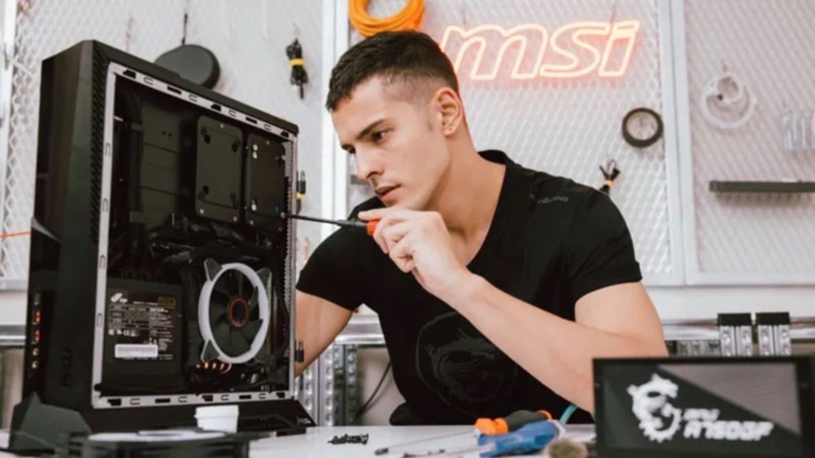 MSI Trident Titanium 14. nesil masaüstü bilgisayarların sistem özellikleri