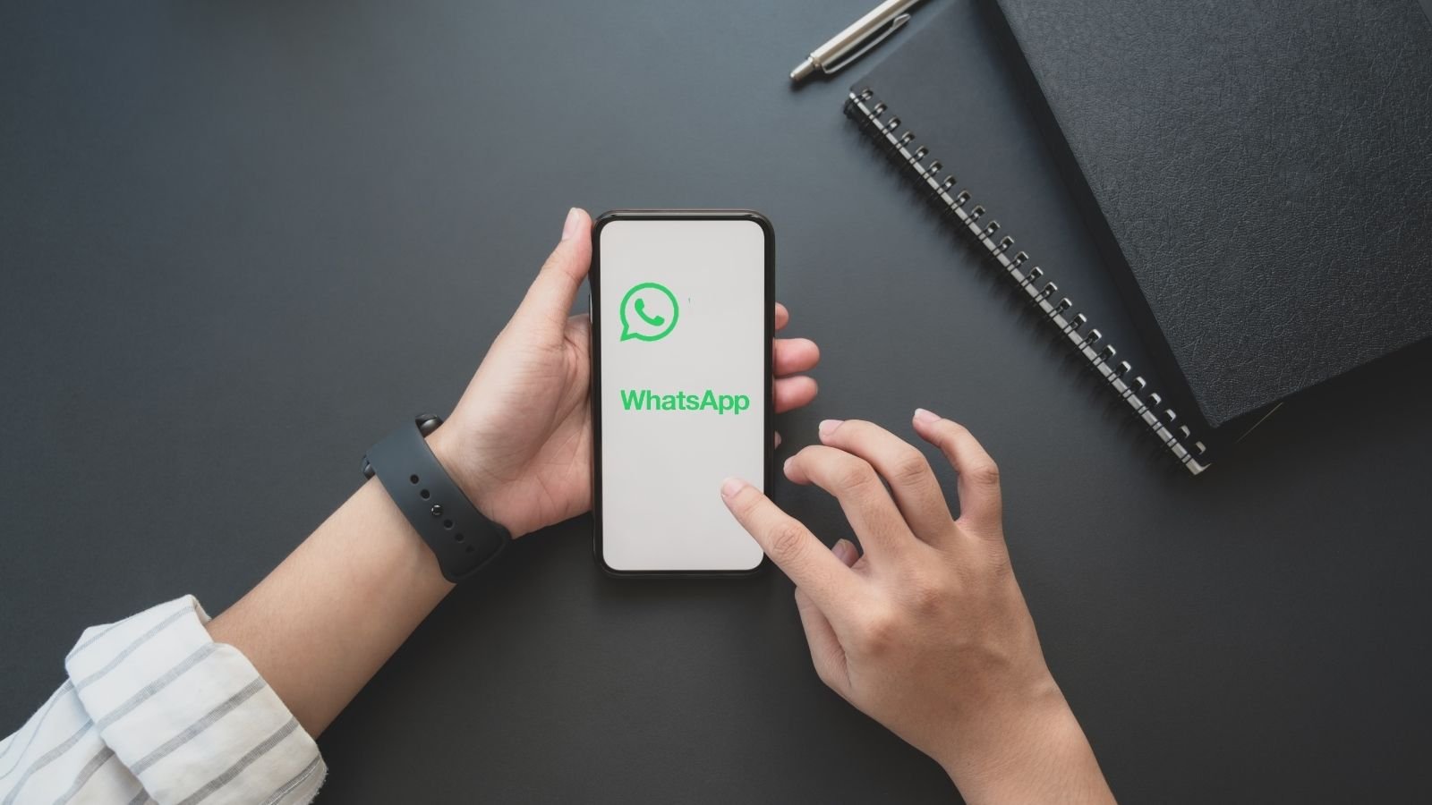 WhatsApp, kullanıcıların uygulamanın ana marka rengini değiştirmelerine olanak tanıyacak bir tema özelleştirme özelliği üzerinde çalışıyor. 