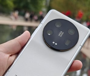 Xiaomi 14 Ultra Mavi Versiyonun Fotoğrafı Sızdırıldı