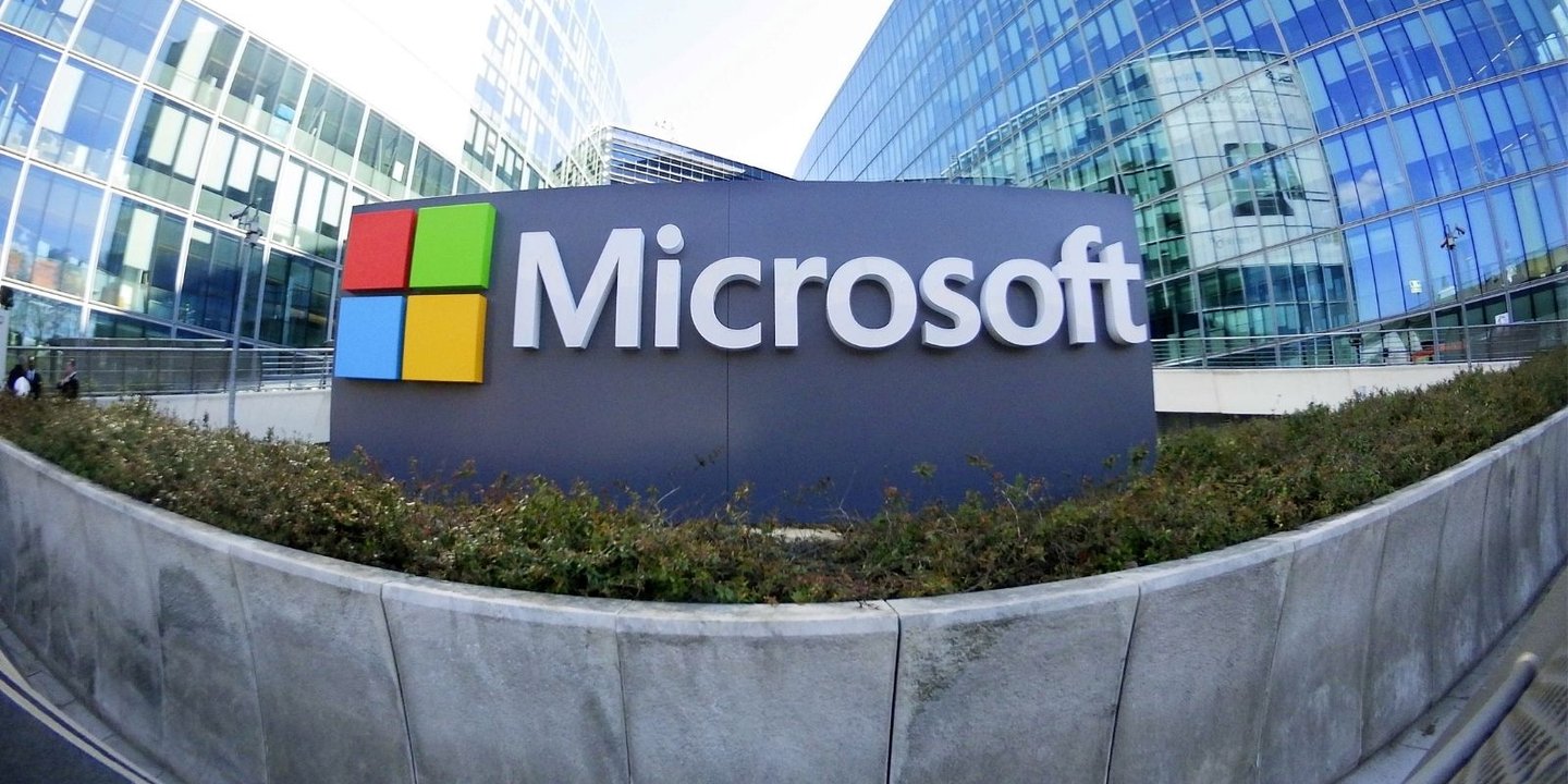 Microsoft, OpenAI Rakibi Mistral İle İşbirliği Yaptı 1 Fransa merkezli yapay zeka markası Mistral, kurumlara yönelik en yeni ve en büyük modeli olan Microsoft, Mistral Large ile ortaklığını paylaştı.