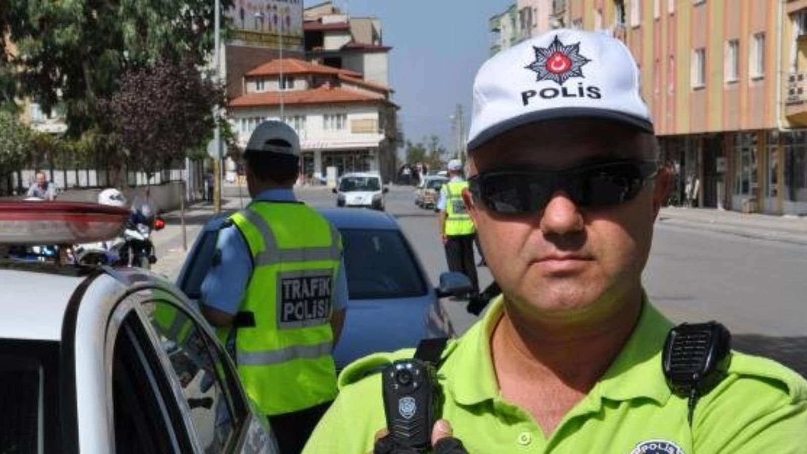 2025 Senesinde Türkiye’deki Tüm Polislere Yaka Kamerası Takılacak 2 2025 senesinde Türkiye’deki tüm polislere yaka kamerası takılacağı dün akşam İçişleri Bakanı Ali Yerlikaya tarafından açıklandı.