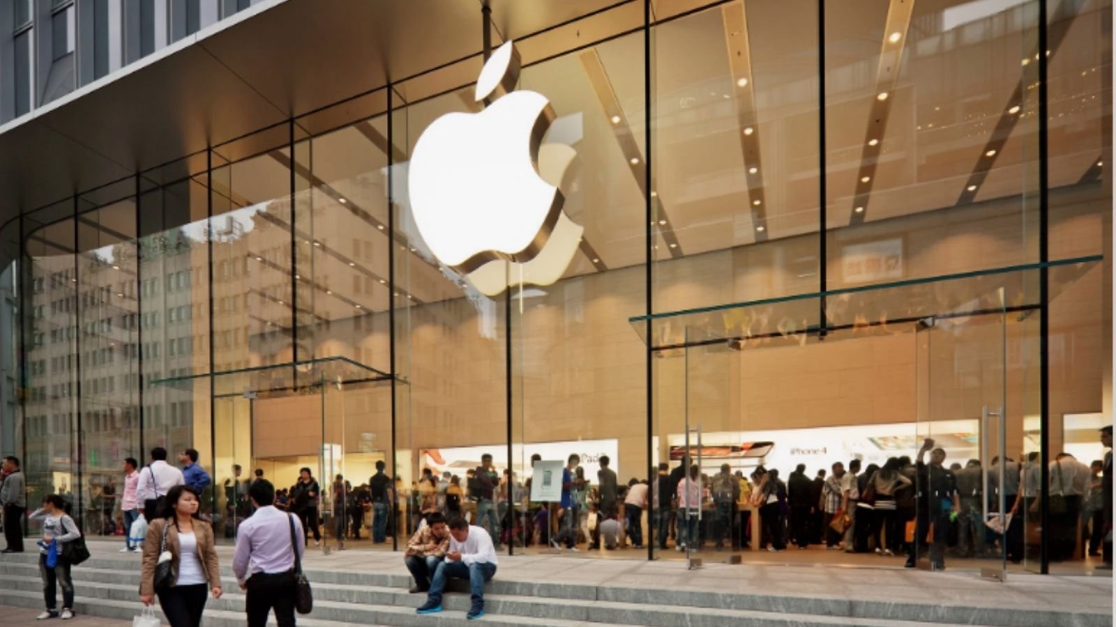 Apple, AB Akıllı Telefon Pazarında Liderliği Eline Aldı! 3 Apple şirketi, Avrupa Birliği'nde Samsung'u geride bırakarak akıllı telefon pazarında liderlik koltuğuna oturdu.
