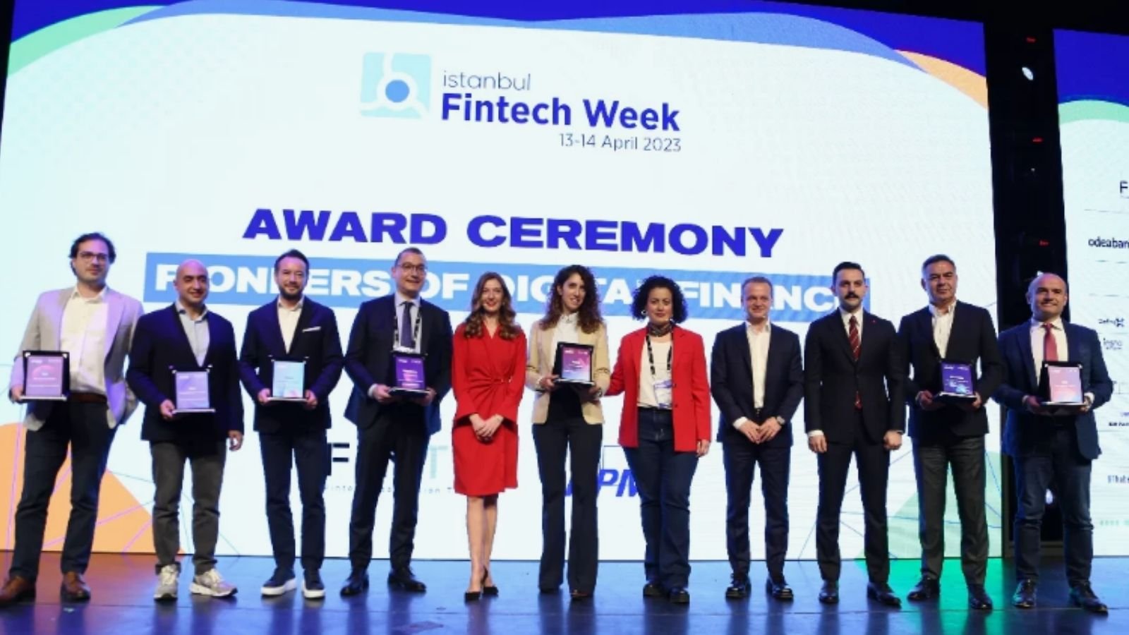 Dijital Finansın Öncüleri; “Başvuruları için son tarih 8 Mart” 3 Türkiye’de fintech, ekosistemini desteklemek amacıyla düzenlenmekte olan ‘Dijital Finansın Öncüleri’ ödül programına başvurular 8 Mart'ta bitiyor.