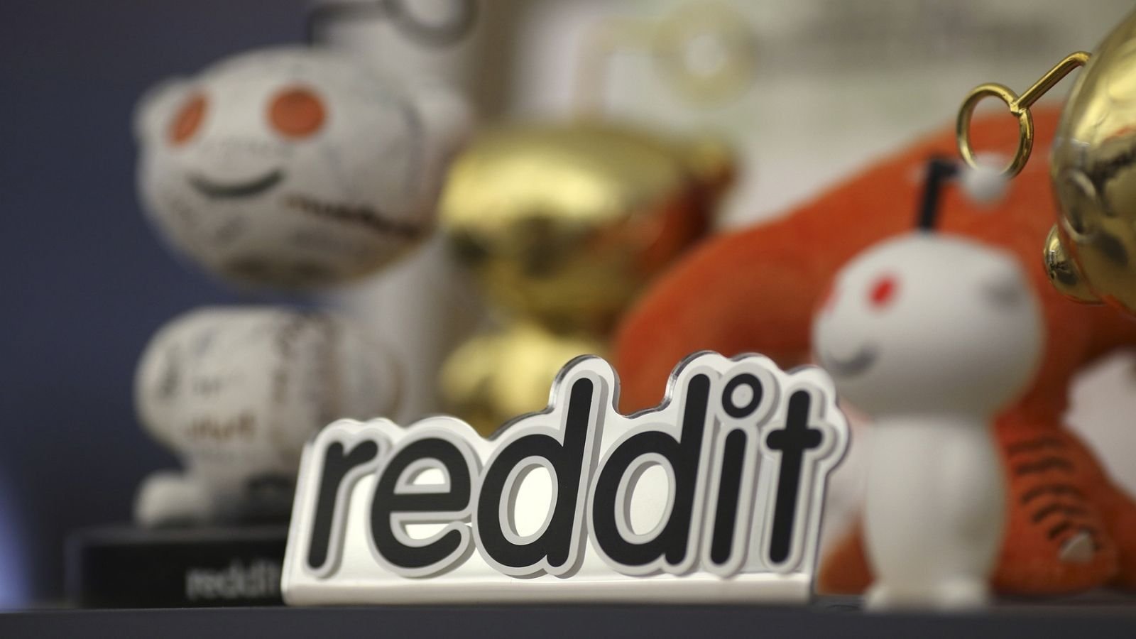 Reddit (bir Amerikan sosyal haber, tartışma sitesidir.), halka arz başvurusu için doldurduğu S-1 belgesi ile birlikte güncel verilerini paylaşmış oldu.