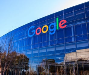 Google bir grup yayıncıya yapay zeka aracılığıyla haber yazmaları karşılığında ücret ödediği söyleniyor. İşte konunun tüm detaylarını sizler için derledik…