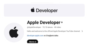 Apple şirketi 2020 yılından bu yana WWDC etkinliklerini YouTube’da yayınlamakta. Corona pandemi zamanında başlayan bu yaklaşım zaman içinde fiziksel katılımlı etkinlikler