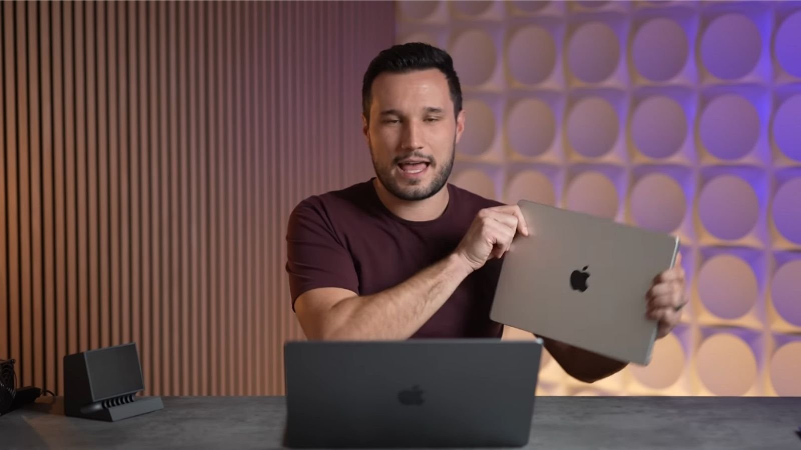 Apple Şaşırttı: M3 MacBook Air M4'ten Beklenen Hıza Ulaştı 2 Ünlü bir YouTuber, değiştirilmiş M3 MacBook Air bilgisayarı özel bir soğutma çözümüyle maksimum potansiyel performansına yükseltmeyi başardı.