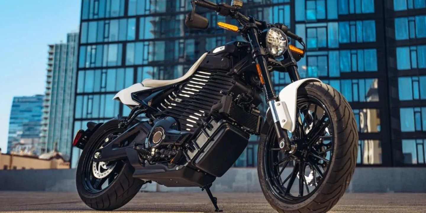 Bugün itibariyle yeni bir Harley-Davidson imzalı elektrikli motosiklet tanıtımı gerçekleşti. Karşımıza bu sefer LiveWire S2 Mulholland yer almakta.