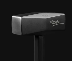 Tesla Cybertruck ilhamlı bir resmi  ‘balyoz’ tasarladı. Şirket bu tarz ilginç ürünleri ile ses getirmeye devam etmekte. 