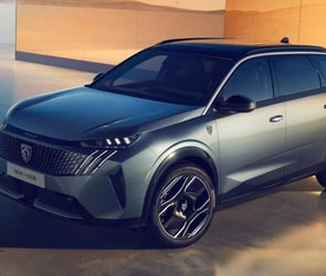 Elektrikli otomobil yeni Peugeot E-5008 görücüye çıktı. Markanın en büyük aracı ve direkt olarak geniş ailelere hitap etmekte.