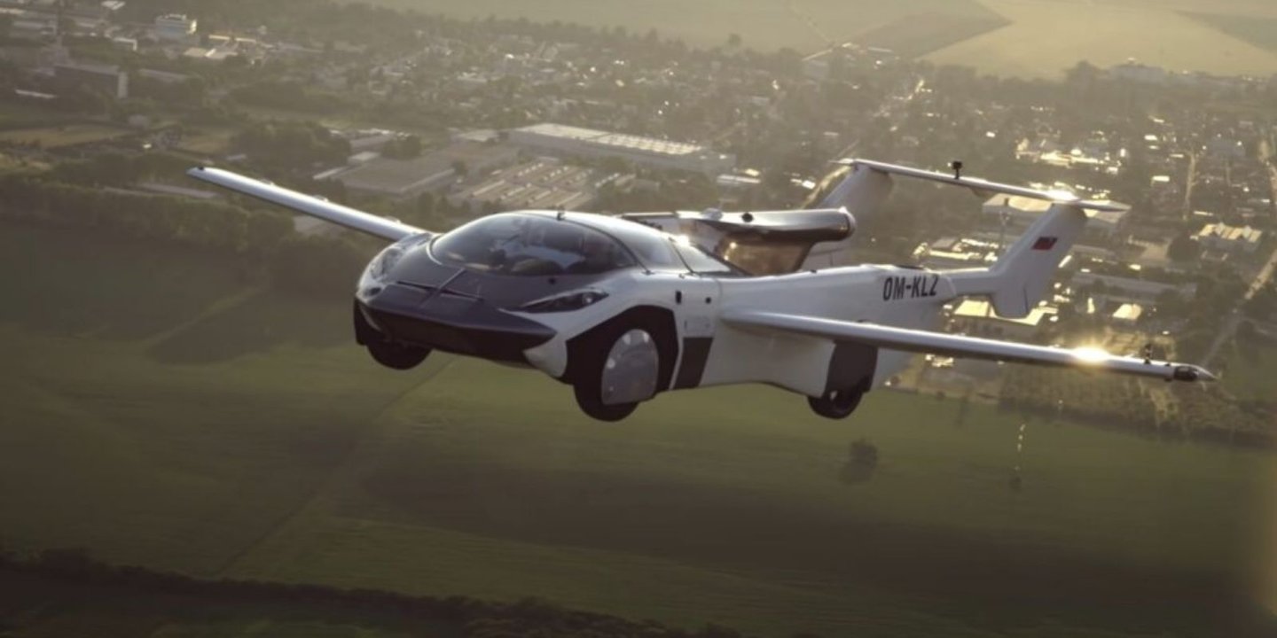 Uçan Spor Araba Ağızları Açık Bıraktı, Çin Alım Yapıyor! 1 Çin kendi ülkesinde, Avrupa teknolojisiyle geliştirilen Aircar'ın haklarını alarak uçan spor otomobil teknolojisini başka bir seviyeye taşımayı planlıyor.