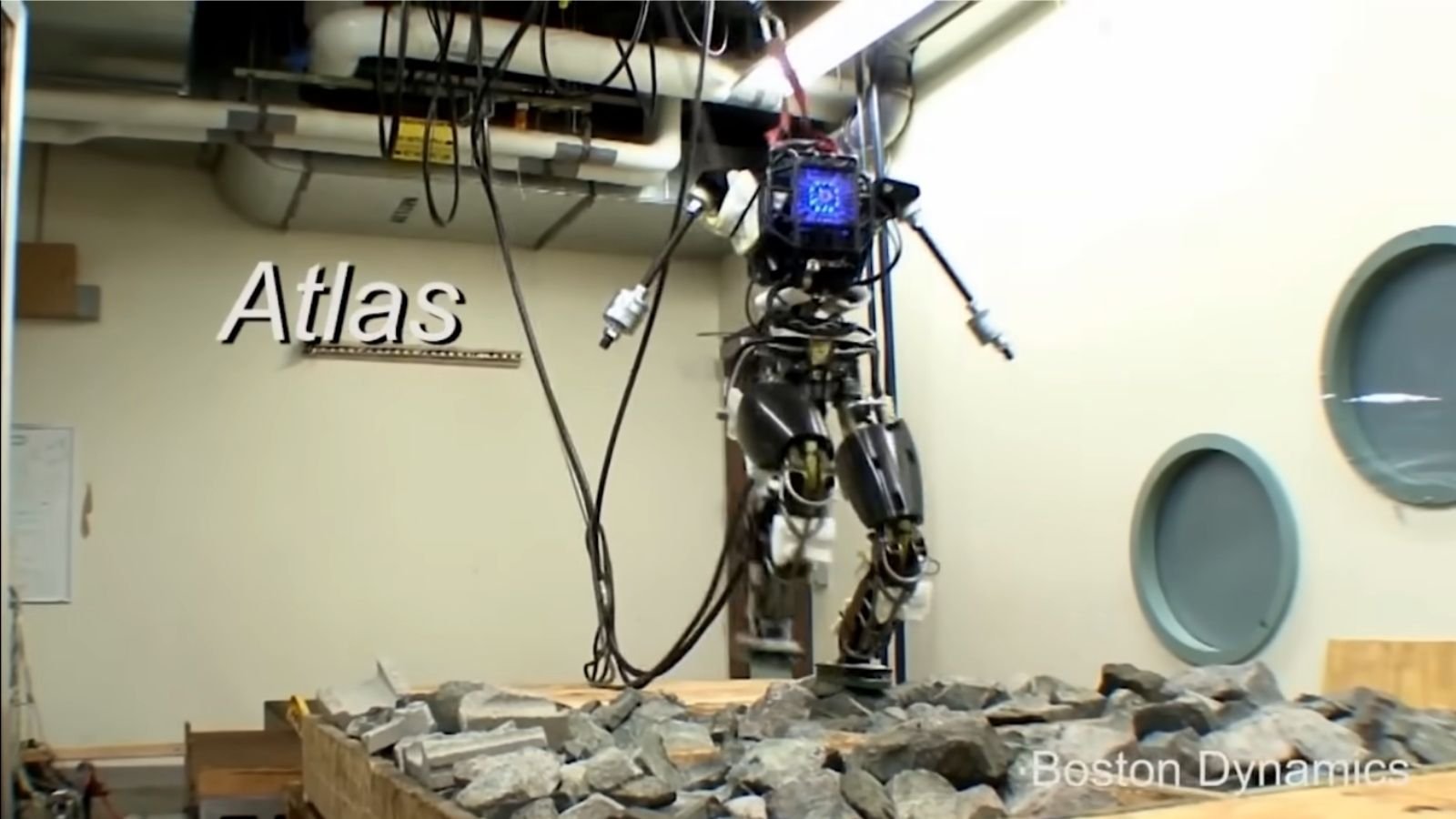 Boston Dynamics şirketi neredeyse 11 yıl önce gözler önüne çıkardığı Atlas isimli insansı robotunu emekliye ayırma kararı aldı.