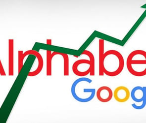 Google'ın ana şirketi olan Alphabet, 2 trilyon dolarlık piyasa değeriyle eski rekorunu tazelemiş oldu.