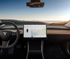 Tesla Ekranı Nasıl Sıfırlanır?