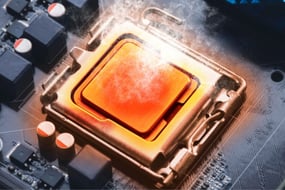 Bugünlerde 13. ve 14. nesil i9 işlemcilerde yaşanan sorunlar nedeniyle açıklamalarda bulunan Intel, sorunun kendilerinden değil de anakartlardan kaynaklandığını duyurdu.