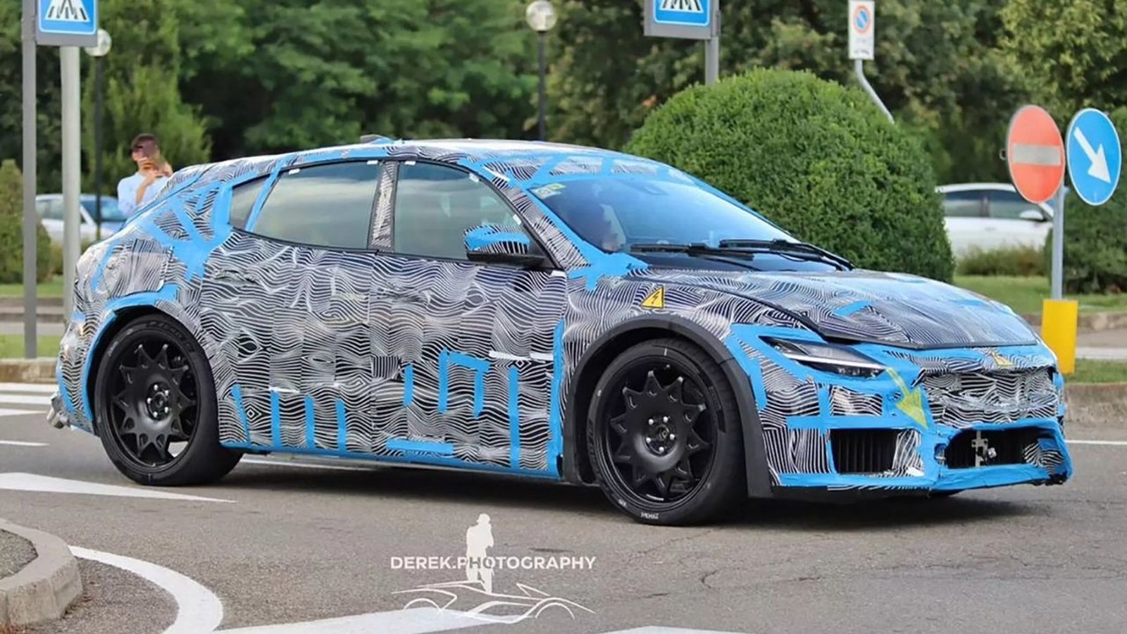 Ferrari, 2025'te Elektrikli Otomobil Piyasasına Giriyor 2 Ferrari'nin Elektrikli Araç Stratejisi ve Beklenen Özellikler