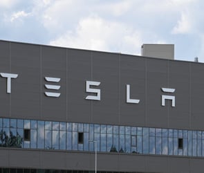 Tesla Model Y SR'a Siyah 19 İnç Gemini Jant Seçeneği Geldi