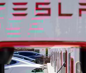 Tesla'nın Yeni Otonom ASS Sistemi Kullanıma Sunuldu