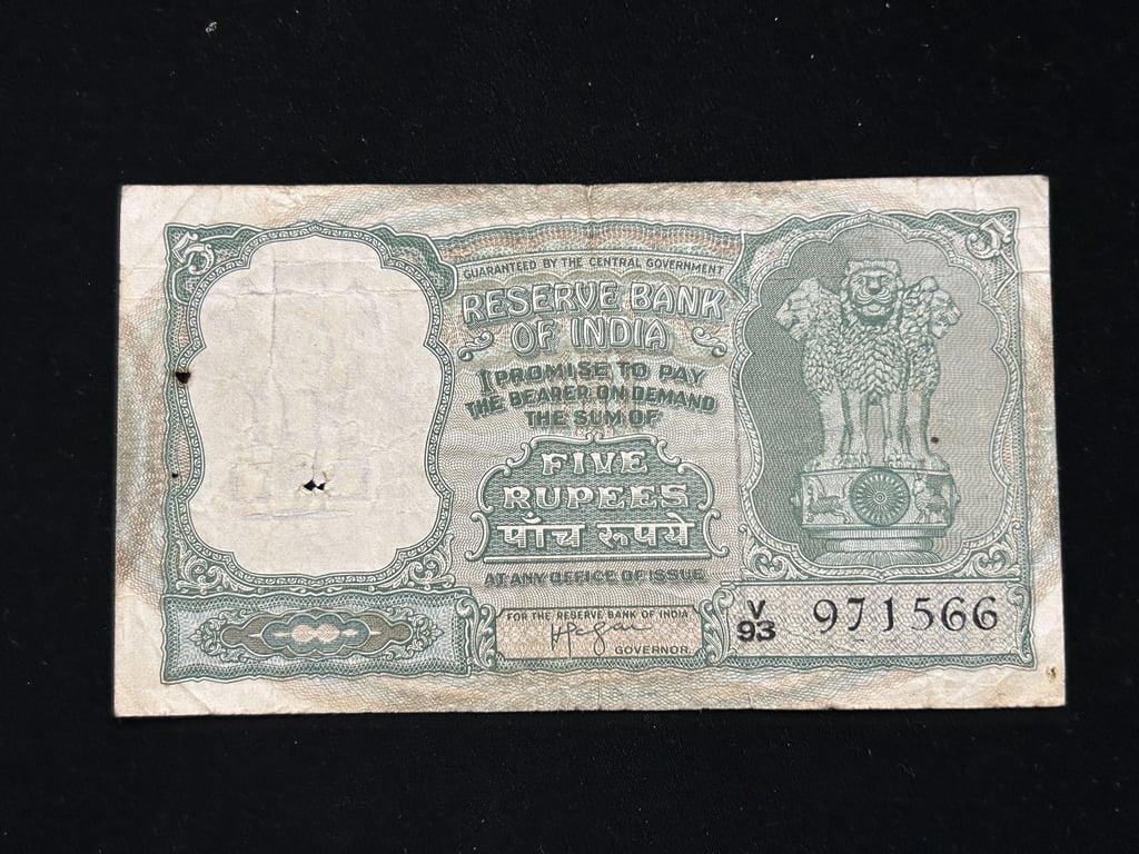 India,  Rupees 5 Banknotes, 6 Deer Issue (Fafda Issue), Sign. H.V.R. Iyengar, Used Condition