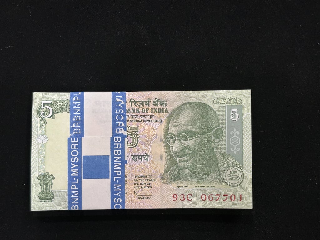 India, 2010 Rupees 5 Complete Serial Bundle of 100 Banknotes, Holy Fancy Serial Number Ending 786 & Fancy Mirror Serial Number 067-760, Gandhi Series, Sign. D. Subbarao, UNC