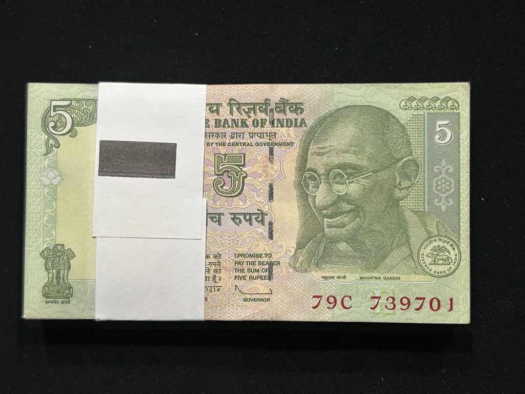 India, 2009 Rupees 5 Complete Serial Bundle of 100 Notes,  Holy Fancy Serial Number Ending 786 & 777 & Fancy Doubling Serial Number 739-739, Gandhi Series, Sign. D. Subbarao, Inset E, UNC