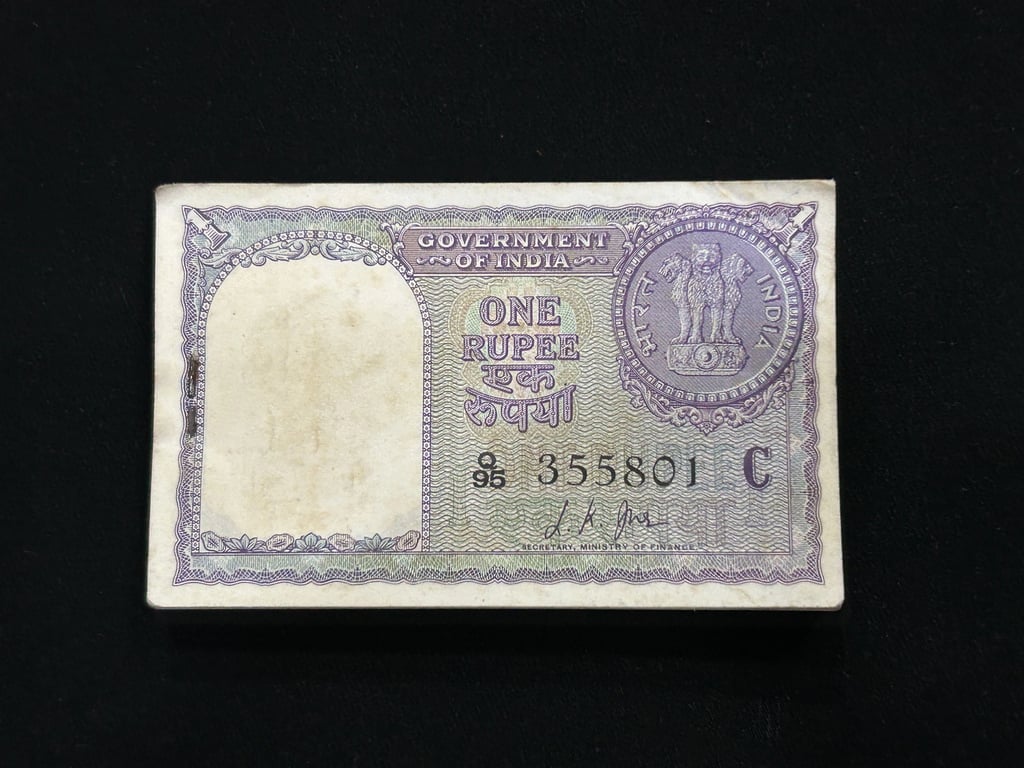 India, 1957 Rupee 1 Complete Serial Bundle of 100 Banknotes, Fancy Serial Number Ending 888 & Fancy Serial Number 108 (Reverse 801), Sign. L.K. Jha, Inset C