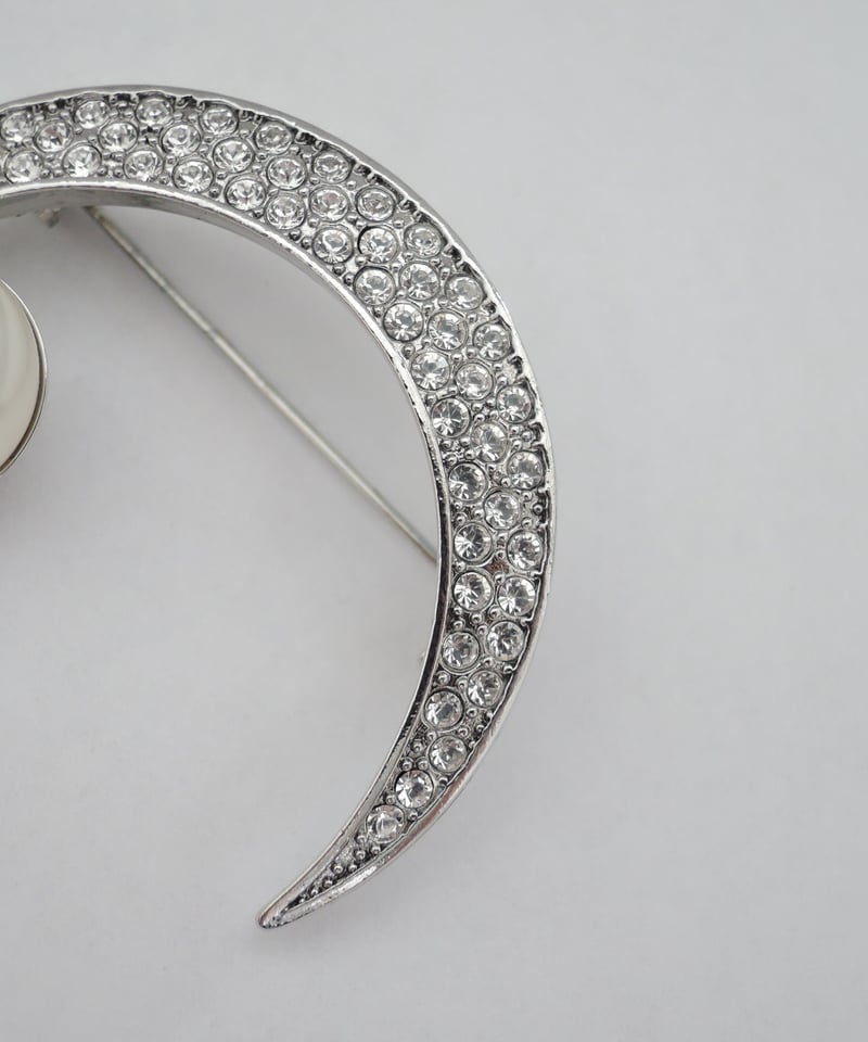 MOON pearl brooch | ADER.bijoux