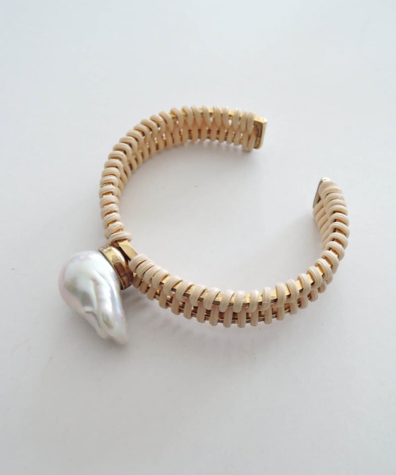 POMPEII baroque pearl rattan bangle | ADER.bijoux