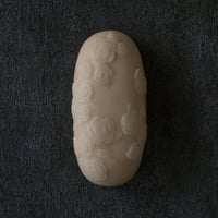 ベルベットクリームケーキ│白磁 薔薇文様 象嵌 宝匣菓