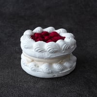 グラン・ガトー・ブール・ムラング・アニヴェルセル・フランボワーズ （メレンゲ、塩バター、フランボワーズのケーキ）
