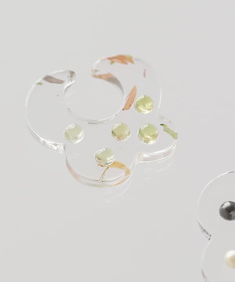 nemunemu dot acryl earcuff  no.2