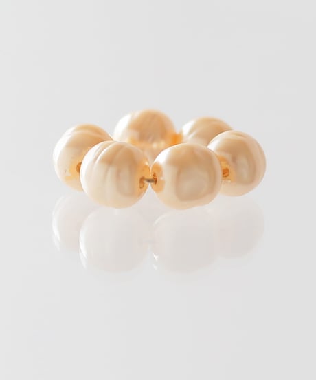 nemunemu baroque pearl ear cuff