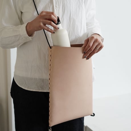 lille og stor / lomme (L) / natural × black