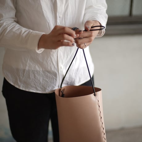 lille og stor / lomme (L) / black × natural