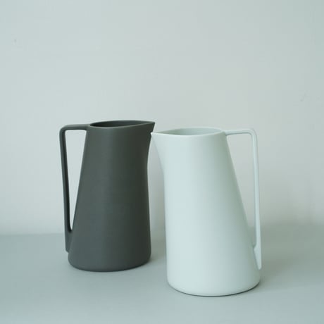 Pitcher L / White