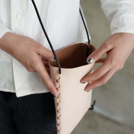 lille og stor / lomme (S) / black × natural