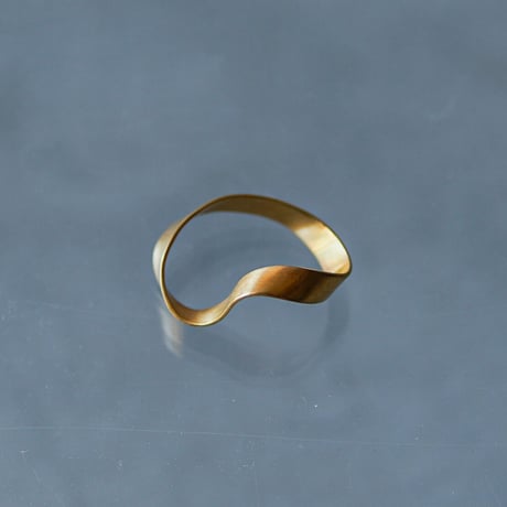 SO/OBJECTS / Mebius ribbon ring (blass)