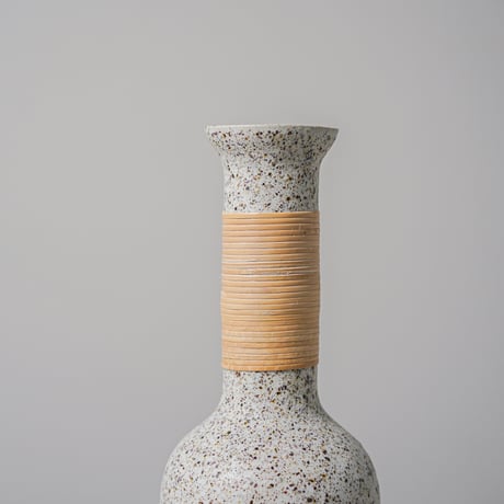 NOTA&design / JUGGLING VASE / sand